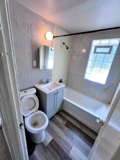 1 Bedroom Apartment at Linn #9, Cleveland OH — A bathroom with a toilet, vanity, and bathtub.
